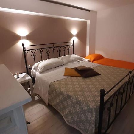Apartamento La Nicchia Del Borgo Tarento Exterior foto