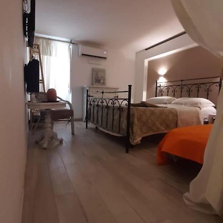 Apartamento La Nicchia Del Borgo Tarento Exterior foto