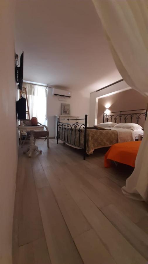 Apartamento La Nicchia Del Borgo Tarento Exterior foto