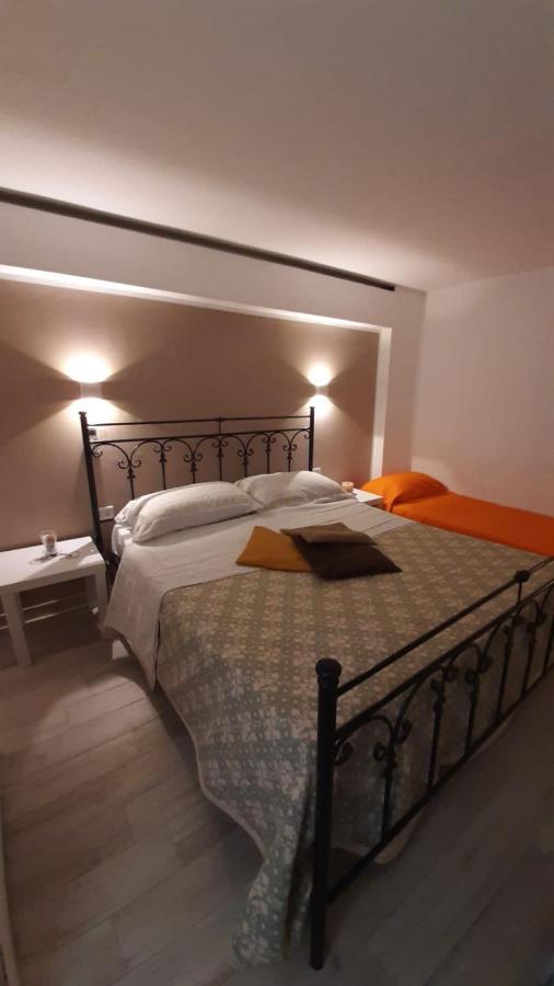 Apartamento La Nicchia Del Borgo Tarento Exterior foto